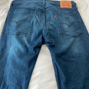 Levi Dark wash jeans